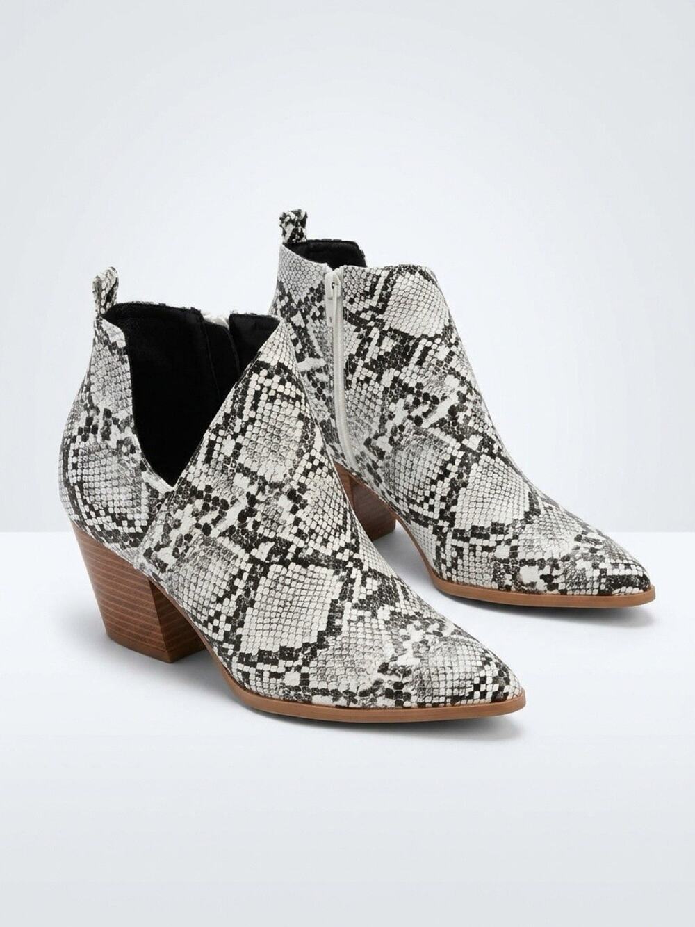 LAICIGO Women's Pointed Toe Ankle Boots Snake Print 2.5” Heel Side Zipper Size 7